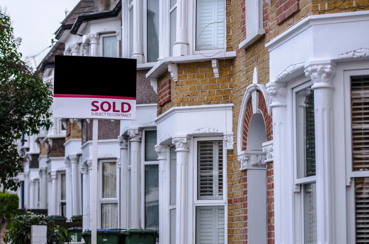 UK Housing Market Remains Stable in April Amidst Impact of Elevated Mortgage Rates - Image